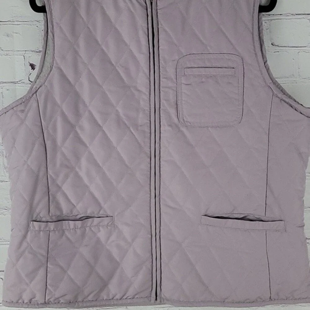 Eddie Bauer Purple Quilt Pattern Vest With Zipper Closure. Size Extra Large.